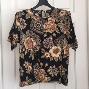 Sag Harbor Top Medium Black Floral Blouse Short Sleeves Shoulder Pads Button